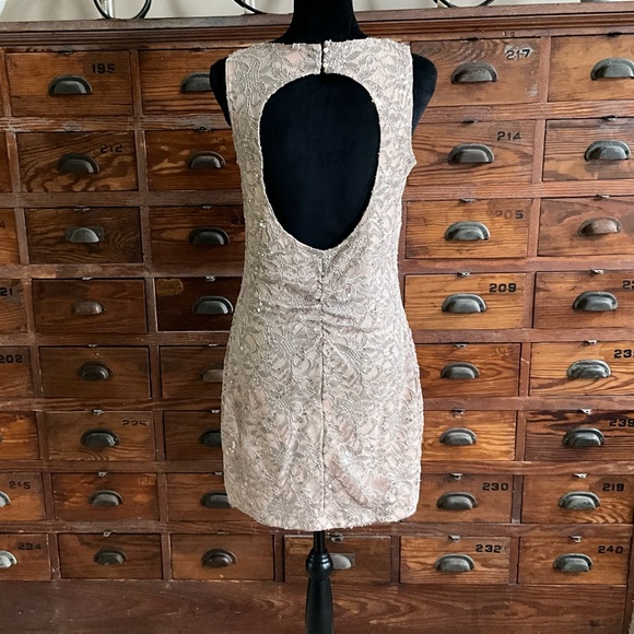 Sequenced sleeveless dress with keyhole cutouts across the chest and back - Picture 2 of 5
